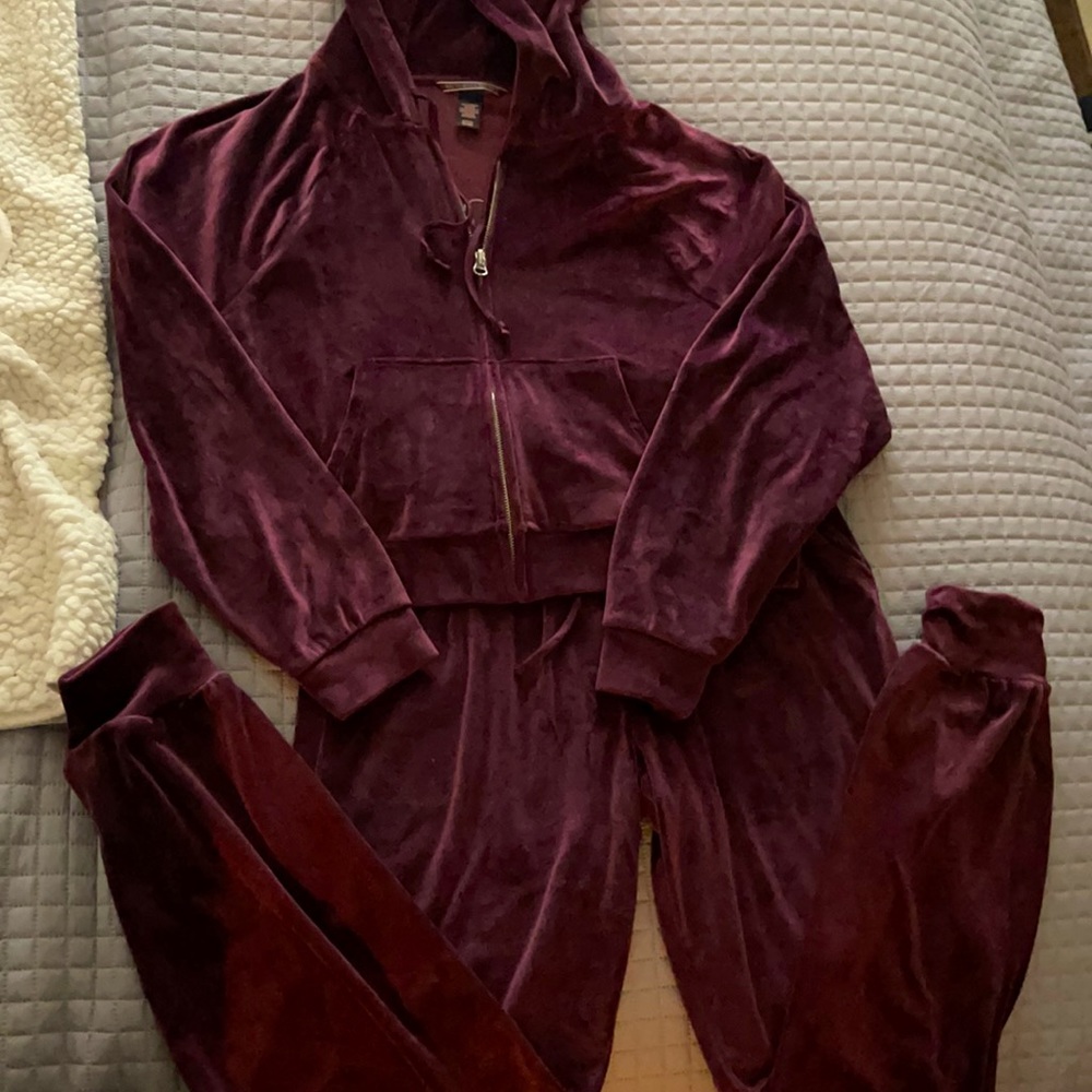 VS Velour 2-pc Set.